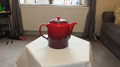 Le Creuset Grand Teapot / Coffee Pot - Cerise • £34.95