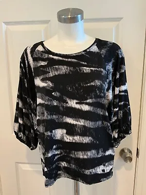 Michael Michael Kors Black & White Zebra Patterned 3/4 Sleeve Top Size Small • $9.59