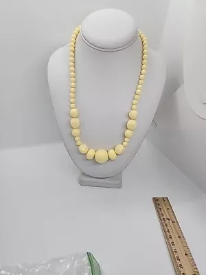 Vintage Cream Graduated Acrylic Beads Necklace • $8.24