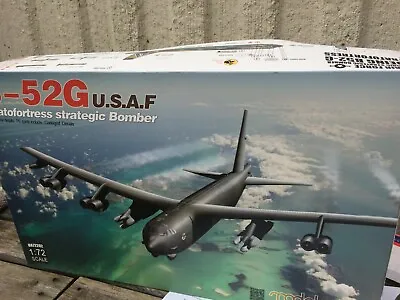 MODELCOLLECT  #UA72202  1/72nd SCALE USAF B-52G STRATOFORTRESS MODEL KIT • $65