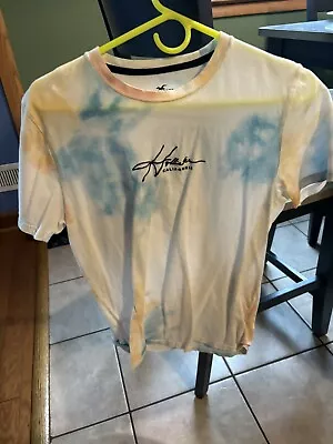 Hollister T-Shirt  • $10