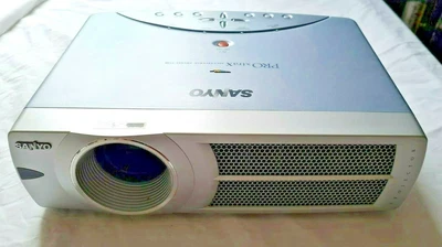 £30 • Buy Sanyo Pro XtraX Projector PLC-XU37 With Carry Case