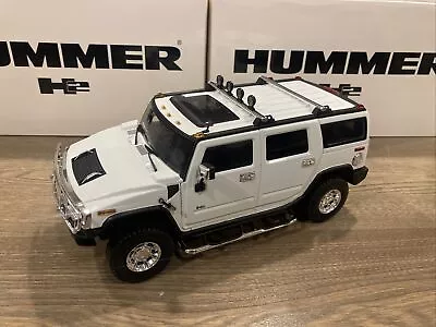 1:18 Highway 61 2006 Hummer H2 White Greenlight • $224.99