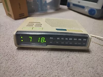 Vintage Magnavox Nightline AM/FM Dual Alarm Clock Radio AJ 3280/17 Retro Works! • $11.50