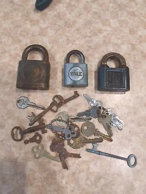 3 Vintage YALE & TOWNE Y&T  Padlocks  • $12.95