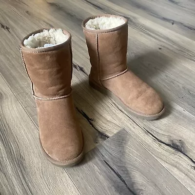 UGG WOMEN'S Size 8 CLASSIC SHORT II CHESTNUT Brown Boots Authentic • $58