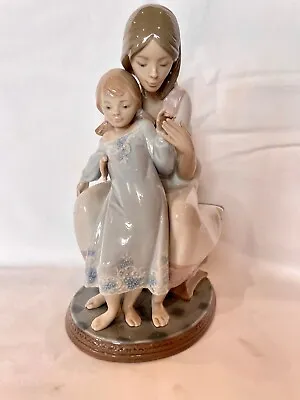 Vintage Lladro  Tenderness  #1527 Porcelain Figurine - Retired - Mint (No Box) • $149.97