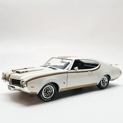 1/18 Ertl 1969 Oldsmobile Hurst/Olds 455 3206RC White W/Gold Stripe Diecast V8 • $74.95