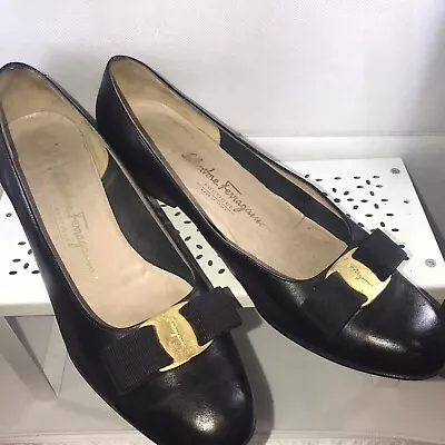 REDUDED90s Vintage SALVATORE FERRAGAMO Black Leather Vara Bow Pumps SZ 10 - Used • $189.90