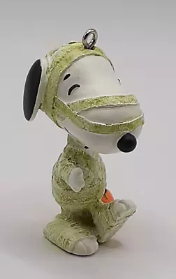 Hallmark 2010 Treats For Snoopy Peanuts Halloween Keepsake Ornament QFO4643 • $22