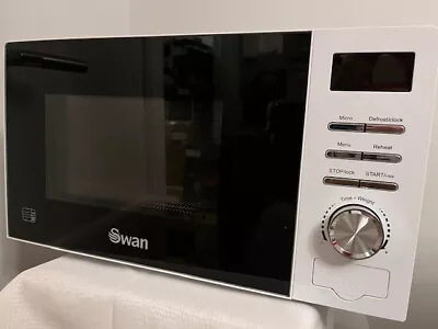 Swan Digital Microwave Oven 20L • £40