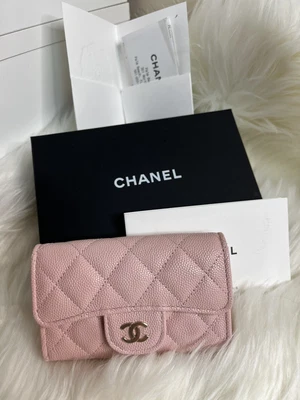 $900 • Buy Brand New Classic Chanel Pink Flap Card Holder Wallet
