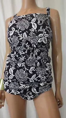 NWT WOMENS PLUS SZ MATERNITY 24 (tag Missing) BLK WHT 1 PIECE BUST 56 SWIMSUIT • $23.88