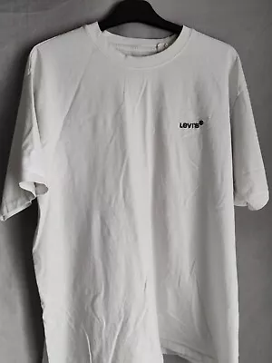 White Levi’s T-Shirt  Size Large • £9.99