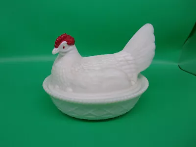 Vintage Westmoreland Milk Glass Chicken/Hen On Nest Covered Dish Split Tail • $11.99