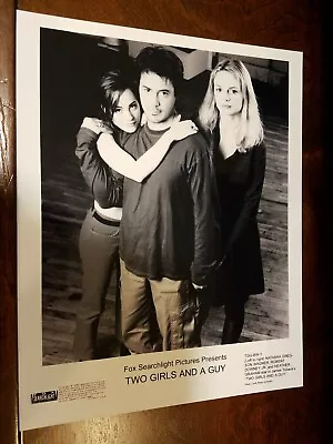 Two Girls And A Guy - 2 Press Photos - Robert Downey Jr Heather Graham • $8.99