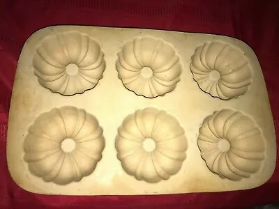 $47.50 • Buy PAMPERED CHEF 060504 FAMILY HERITAGE STONEWARE 6 Mini Fluted Bundt Cake Pan USA