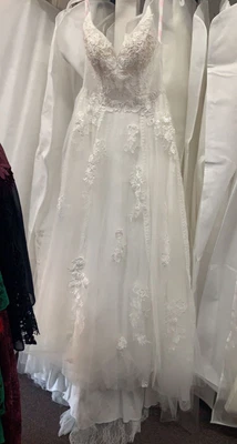 $200 • Buy Wedding Dress Brides By MANCINI