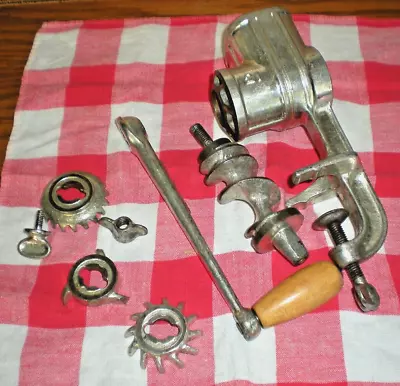 Working Antique UNIVERSAL FOOD & MEAT GRINDER No. 21 Cast Iron Hand Crank USA • $24.99