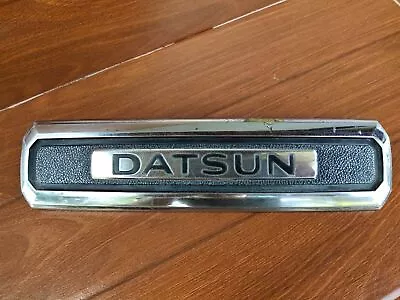 Datsun Violet 160J Sedan Year 1975 Center Rear Emblem Badge Used Genuine X1 Pc. • $131.66