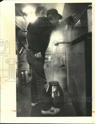 1986 Press Photo Todd Lighthall & Dan Vaillancourt Make Maple Syrup In School • $19.99