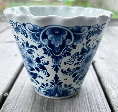 Vintage OUD Delft Holland Ruffled Flower Pot Vase Floral Bouquet Scalloped Edge • $14.99