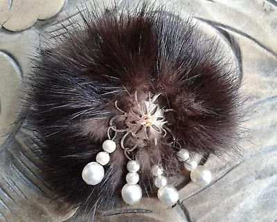 Vintage Mink Brooch With 4 Short Strings Of Faux Pearls • £3