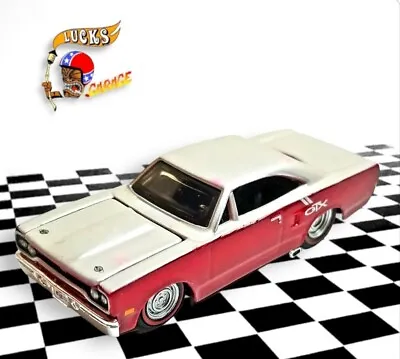 Maisto Pro Rodz Pro-Touring 1970 Plymouth GTX Pearl White Candy Red Muscle Car • $8.79