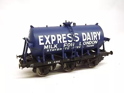 Dapol 7F-031-007 Express Dairy 6 Wheel Milk Tanker Wagon (O Gauge) Boxed • £69.95