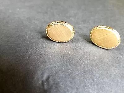 Vintage 1970's Oval Gold Tone Brushed Texture Cufflinks In Good Condition. • $12