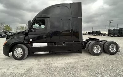 2023 FREIGHTLINER CASCADIA 126 - Double Bunk • $21000