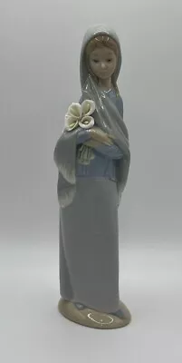 Lladro Daisa Hand Painted Figurine Female Holding Calla Lilies Spain Vintage  • $19.99