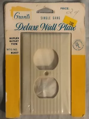 Leviton 1950s Art Deco Ribbed Lines Ivory Bakelite Receptacle Outlet Cover Plate • $8.99