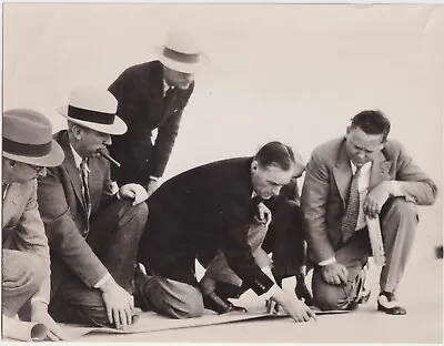 MALCOLM CAMPBELL & ENGINEERS At DAYTONA * VINTAGE 1930s SPEED Auto RACING Photo • $38