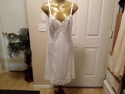 Womans Vintage Full Slip Mode O Day Size Small Lace Bodice Ivory • $24