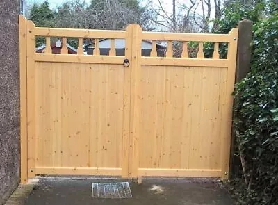 Kent Style Drive Gates / Timber / Wooden / 50/50 Split Gates **free Delivery** • £690