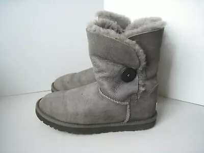 UGG Bailey Button Bomber Womens 8 Shearling Boots Gray Suede Mid Ankle Pull On • $34.89