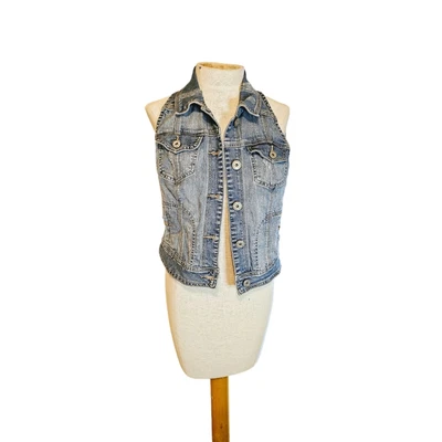 $28 • Buy V Cristina Denim Vest Size Medium Medium Wash Button Down