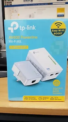 TP Link TL-WPA4220KIT 300Mbps Wireless N Powerline Adaptor Home Plug Clearance 1 • £34.97