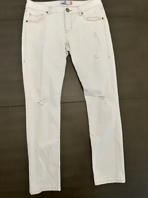 Cabi Style #5089 Antique White Distressed Slim Boyfriend Jeans Size 6 31X29.5 • $15.99