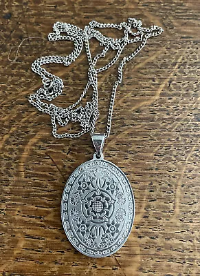£25 • Buy Vintage Hallmarked 925 Silver John Pinches Queens Silver Jubilee Pendant & Chain