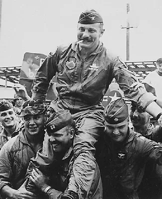 Wolfpack Pilots Carry Colonel Robin Olds 100th Mission 8 X 10  Vietnam Photo 143 • $7.43