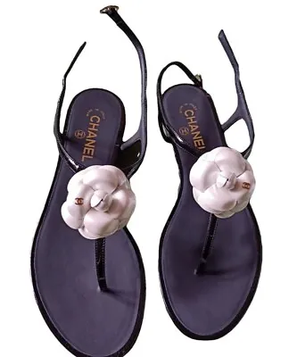 NWT Chanel Camelia Flip Flops Black Patent With White Flower  41 EU • £580