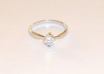 {r039} High Quality 18k White Gold Plated Cubic Zirconia Ring. • £6.99