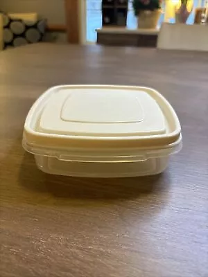 Rubbermaid Servin' Saver # 1 Square Container Almond Lid 2 Cups USA • $4.99