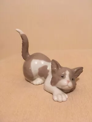 NAO By Lladro Playful Cat / Kitten Ornament Figurine Grey & White • £4.99