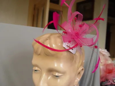 $22.50 • Buy HOT PINK MESH ,HAIL SPOT NETTING And FEATHER FASCINATOR