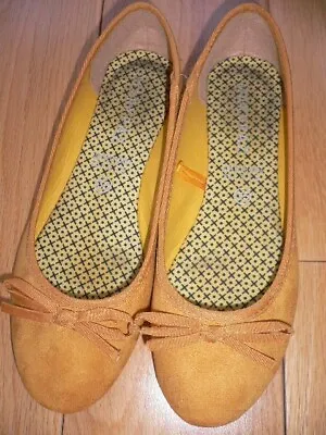 £4 • Buy Lightweight Mustard Coloured Pomps/ballerina Style Shoes