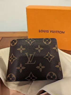 Louis Vuitton Monogram Billfold Wallet For Men • £180