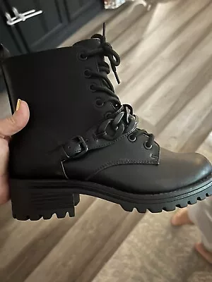 Vera Wang Trombone Black Combat Boots 7 • $50